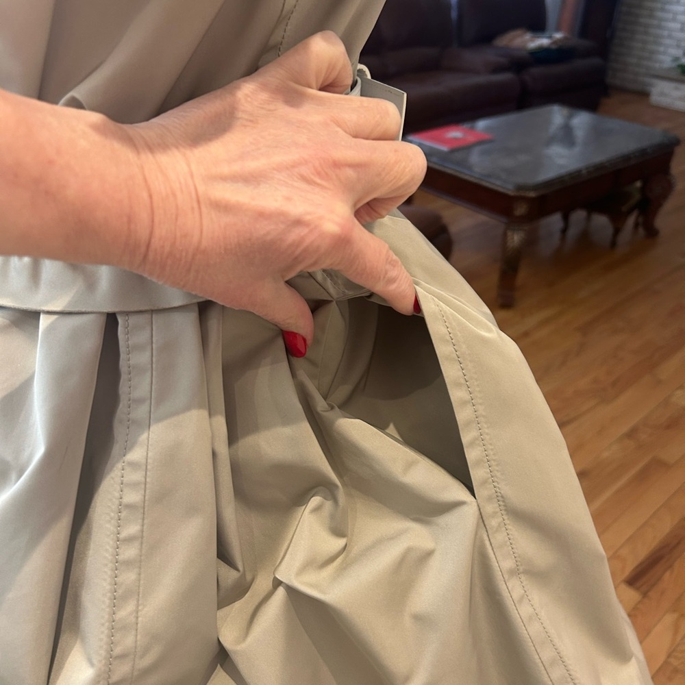 Marc Jacobs Gray Ruffled Dress with White Belt - Picture 13 of 16